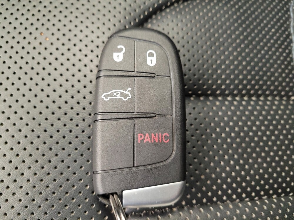 2016 Chrysler 200 in Fairfield, OH 45014 - 18088926 32