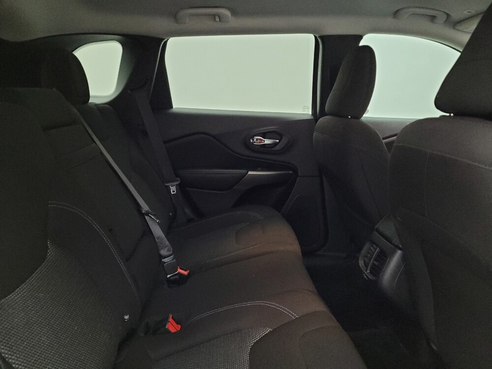 2019 Jeep Cherokee in Fairfield, OH 45014 - 18088930 19