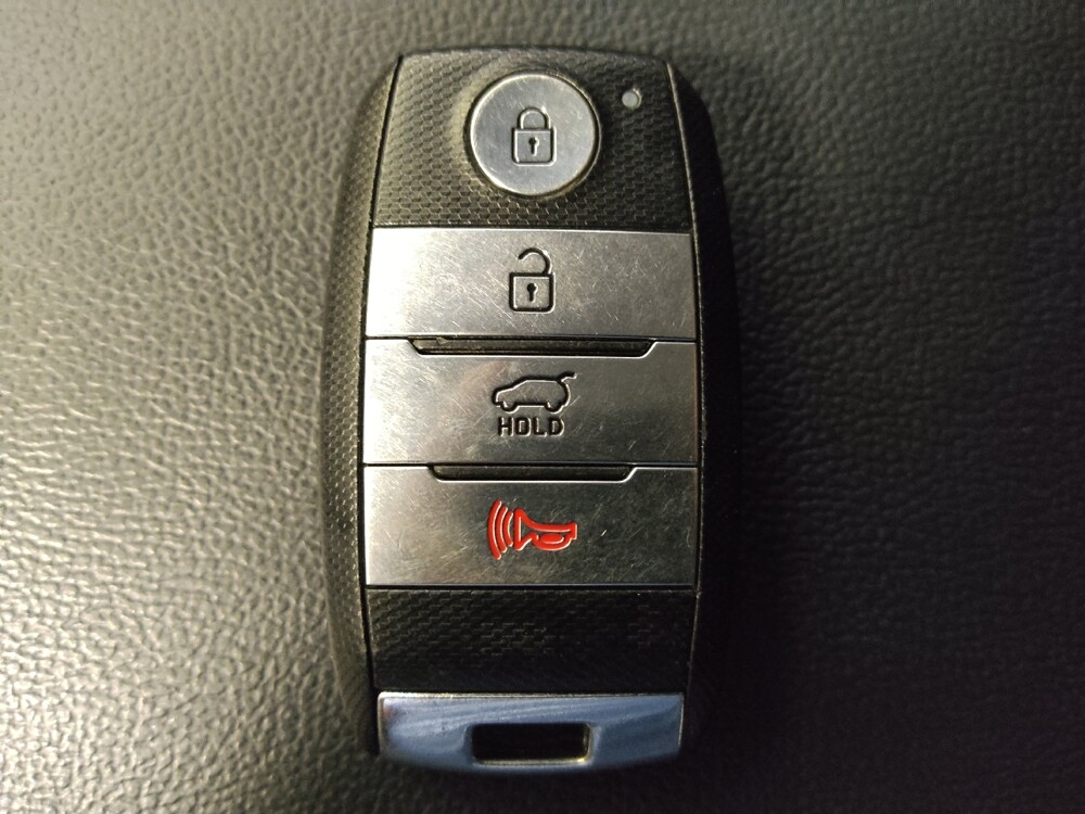 2018 Kia Sorento in Houston, TX 77060 - 18088998 32