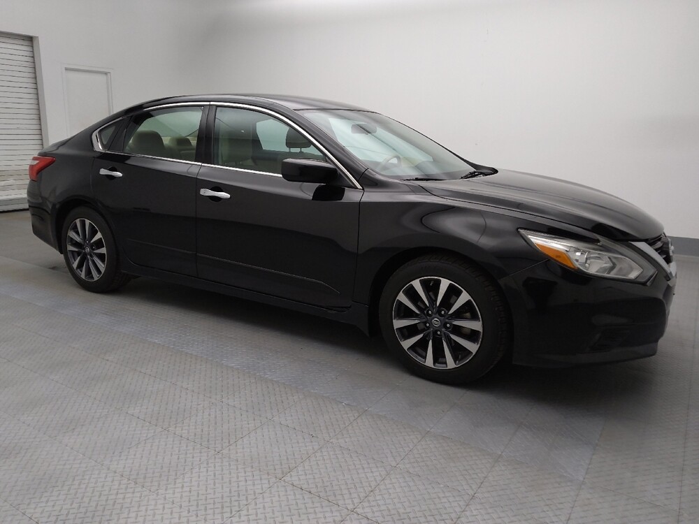 2016 Nissan Altima in Wichita, KS 67207 - 18089007 11