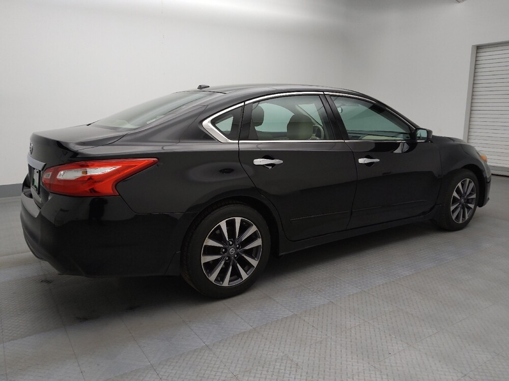 2016 Nissan Altima in Wichita, KS 67207 - 18089007 10