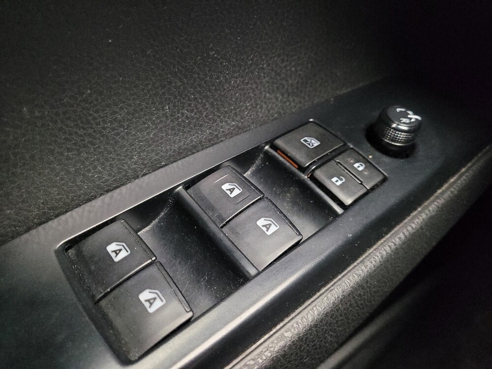 2018 Toyota Camry in Eastpointe, MI 48021 - 18089024 27