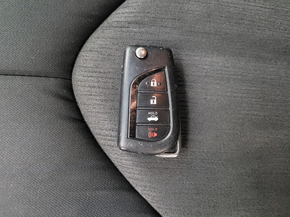 2018 Toyota Camry in Eastpointe, MI 48021 - 18089024 32