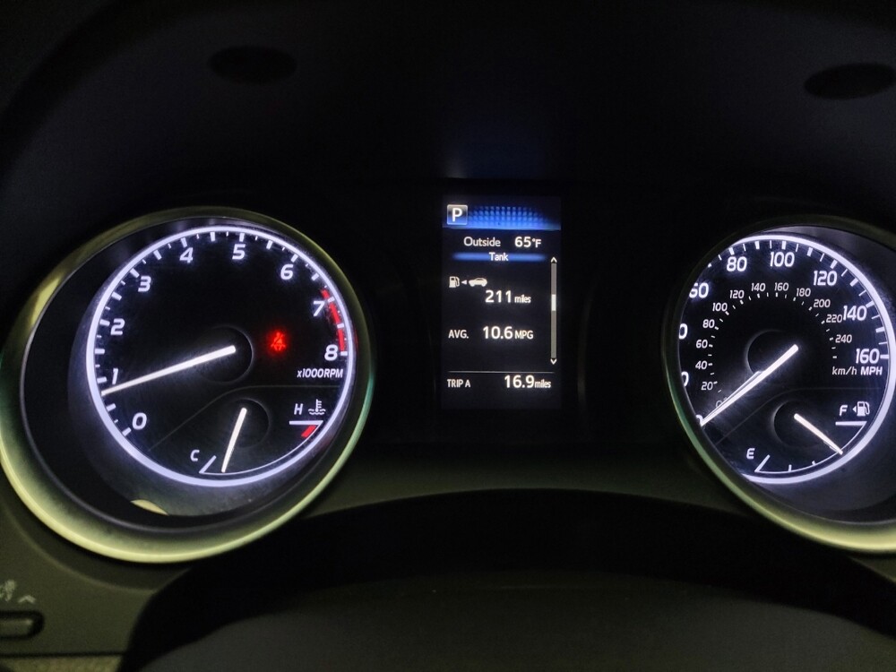 2018 Toyota Camry in Eastpointe, MI 48021 - 18089024 23