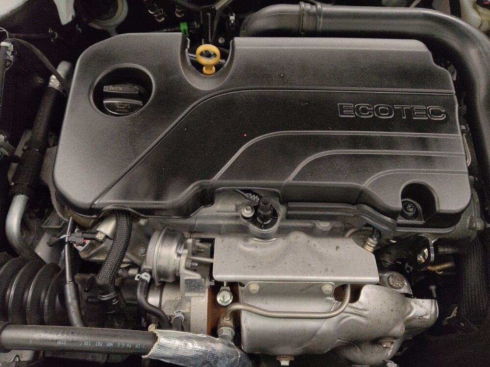 2021 Chevrolet Malibu in Lakewood, CO 80215 - 18089078 30