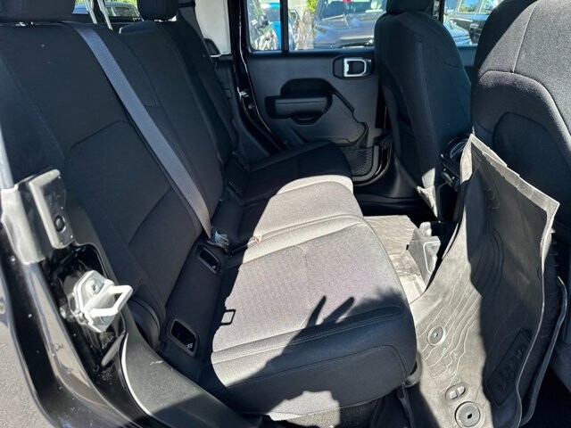 2022 Jeep Gladiator in Bedford, OH 44146 - 18089102 21