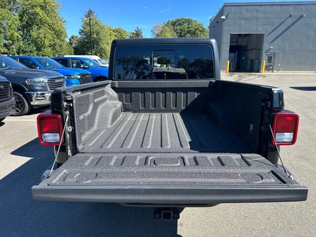 2022 Jeep Gladiator in Bedford, OH 44146 - 18089102 19