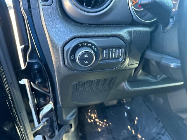2022 Jeep Gladiator in Bedford, OH 44146 - 18089102 10