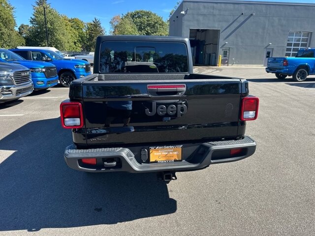 2022 Jeep Gladiator in Bedford, OH 44146 - 18089102 6