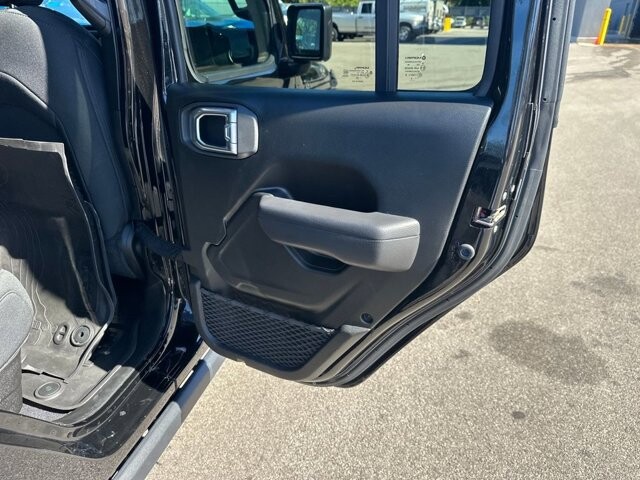 2022 Jeep Gladiator in Bedford, OH 44146 - 18089102 20