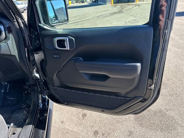 2022 Jeep Gladiator in Bedford, OH 44146 - 18089102 22