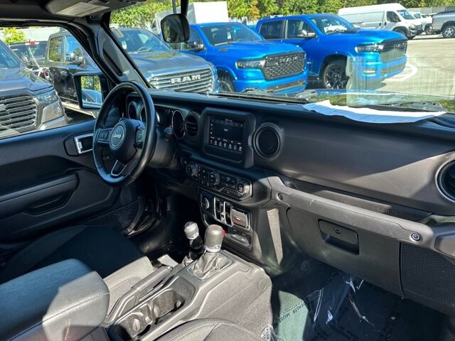 2022 Jeep Gladiator in Bedford, OH 44146 - 18089102 23