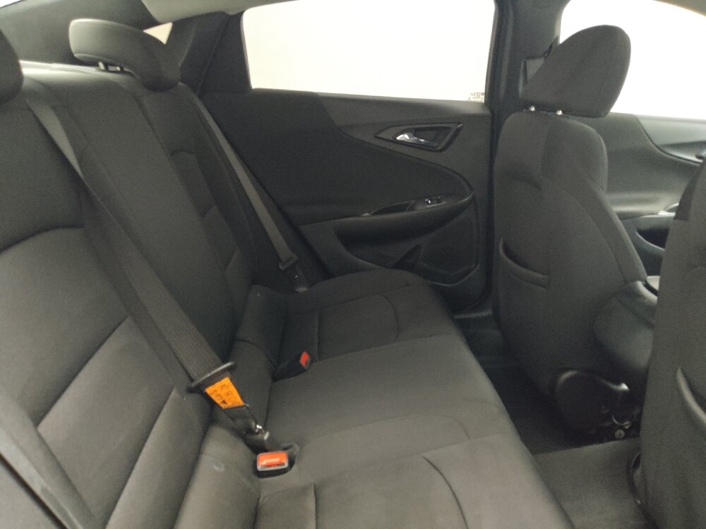 2019 Chevrolet Malibu in Peoria, IL 61615 - 18089153 19