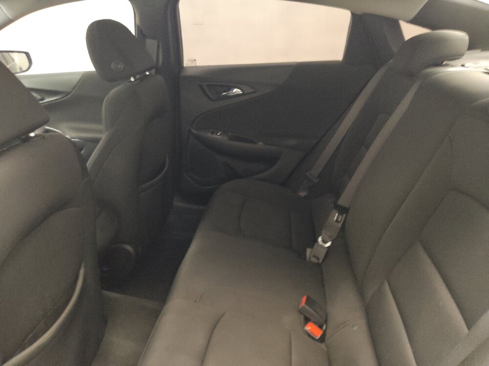 2019 Chevrolet Malibu in Peoria, IL 61615 - 18089153 18