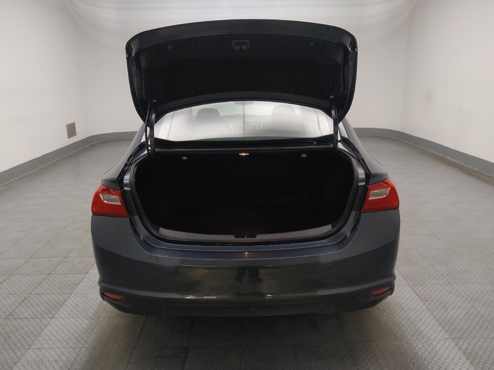 2019 Chevrolet Malibu in Peoria, IL 61615 - 18089153 29