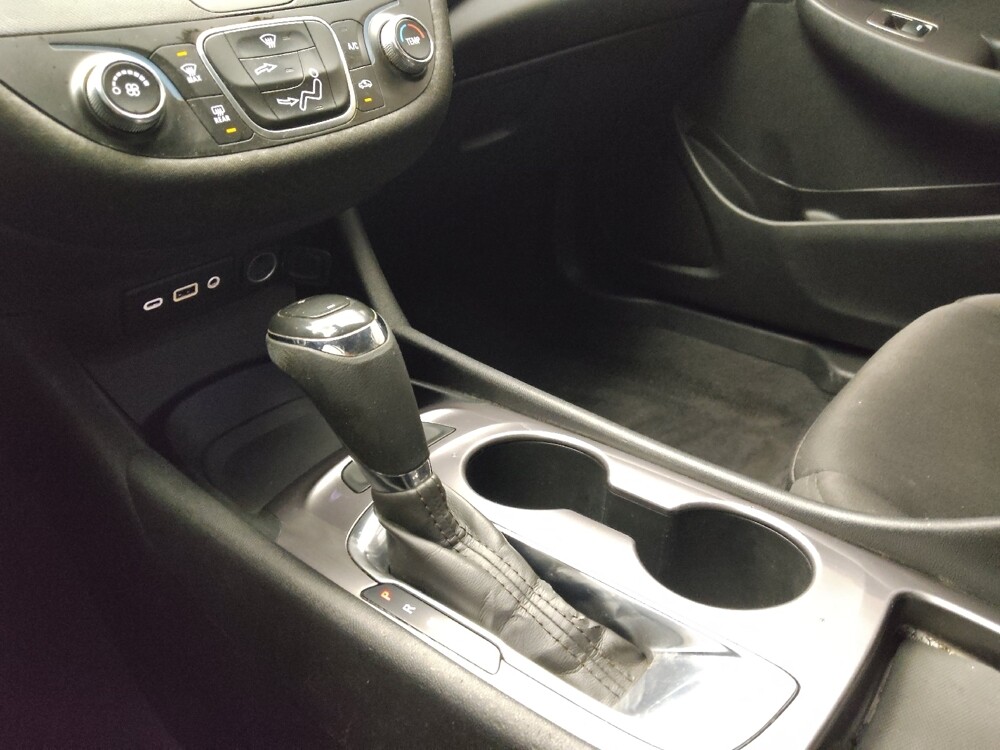 2019 Chevrolet Malibu in Peoria, IL 61615 - 18089153 26