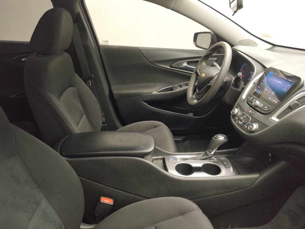 2019 Chevrolet Malibu in Peoria, IL 61615 - 18089153 21