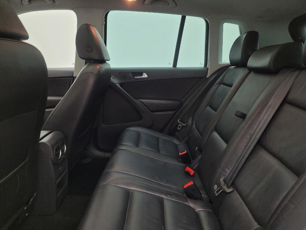 2017 Volkswagen Tiguan in Cincinnati, OH 45255 - 18089208 18