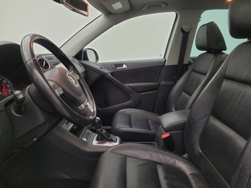 2017 Volkswagen Tiguan in Cincinnati, OH 45255 - 18089208 17