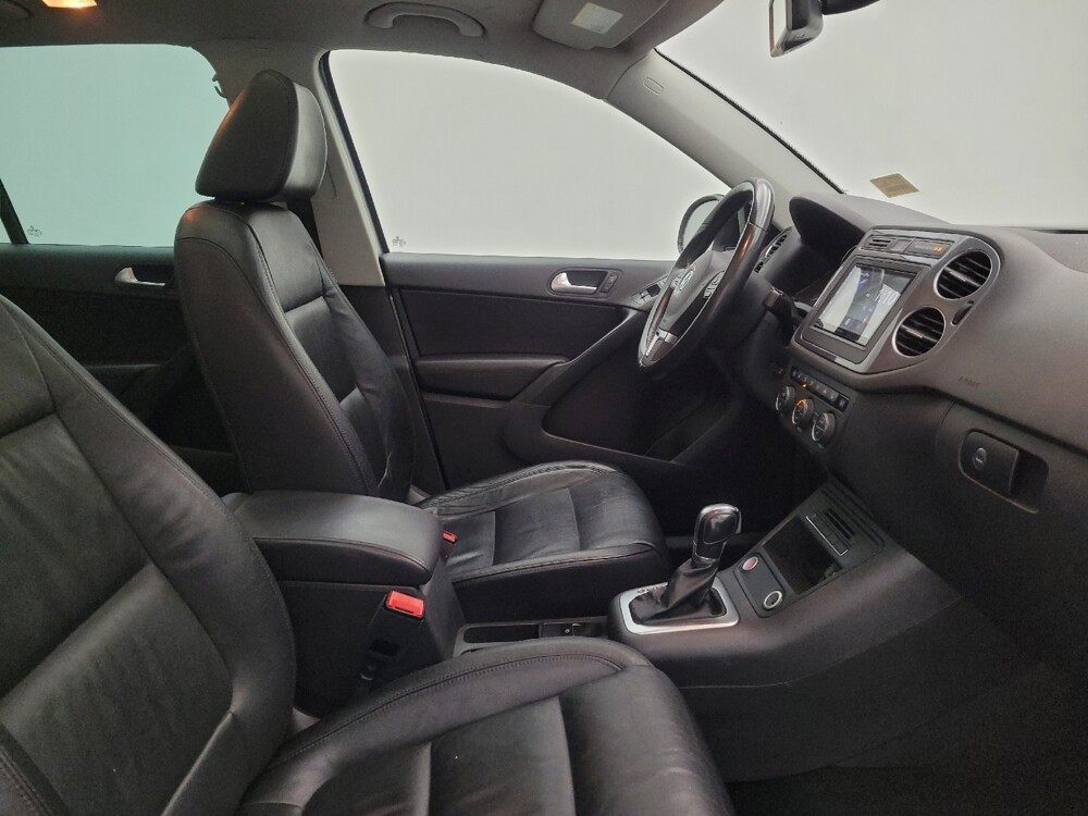 2017 Volkswagen Tiguan in Cincinnati, OH 45255 - 18089208 21