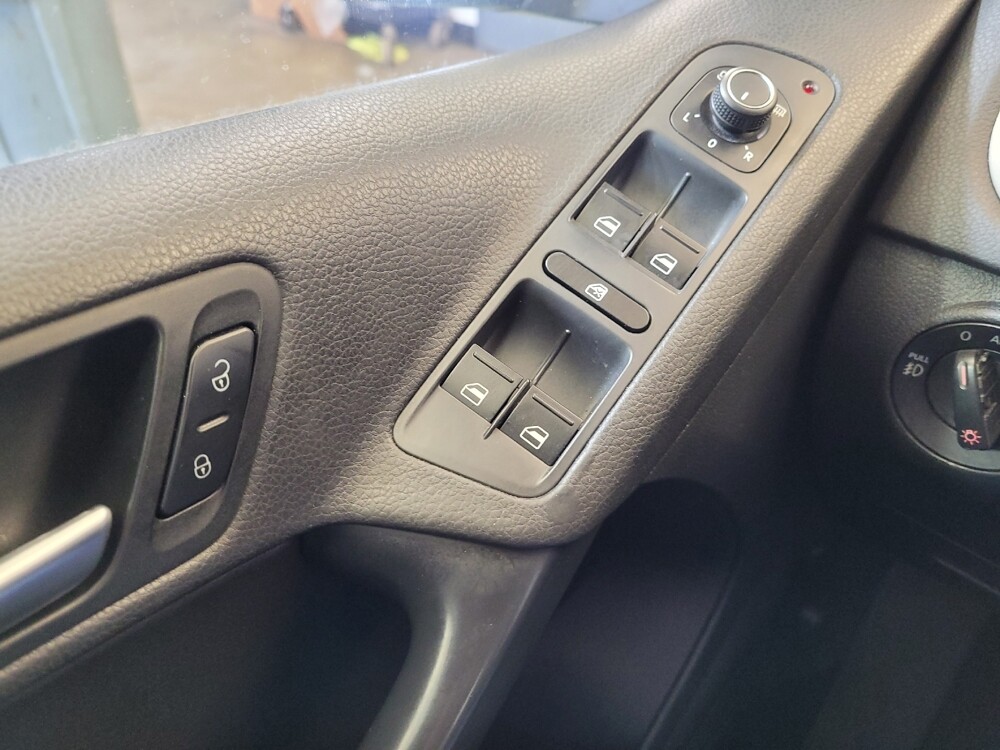 2017 Volkswagen Tiguan in Cincinnati, OH 45255 - 18089208 27