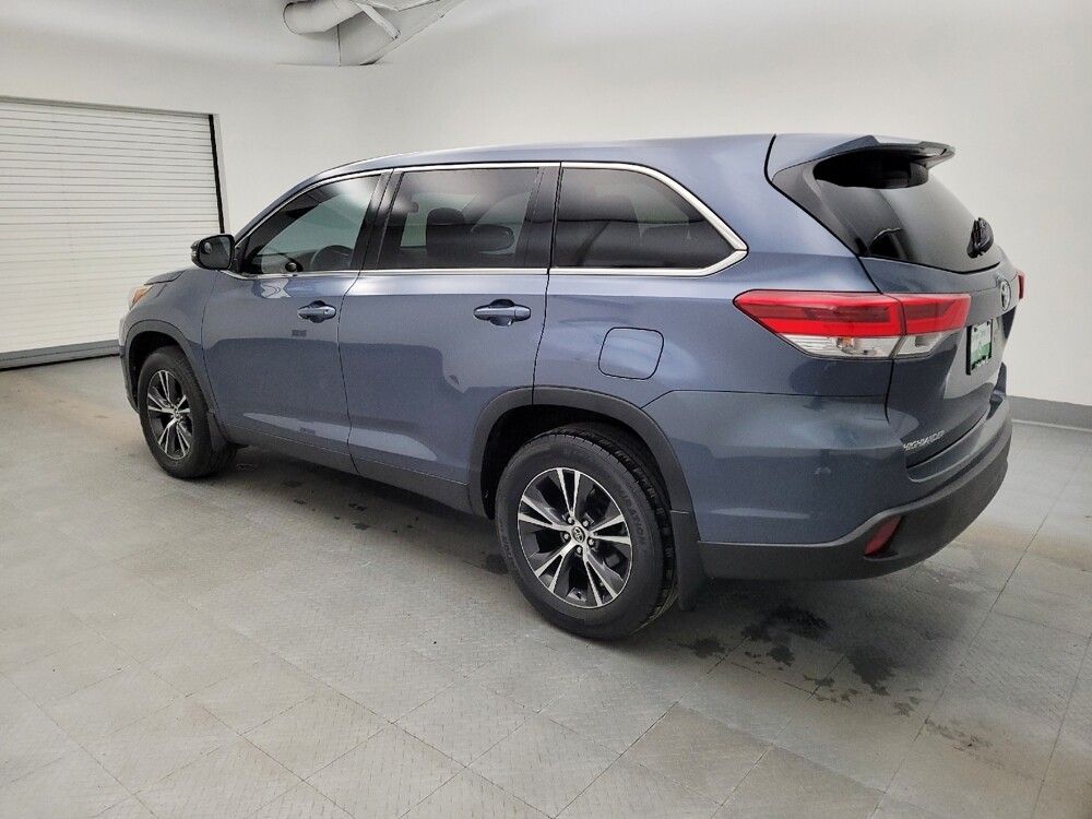 2019 Toyota Highlander in Cincinnati, OH 45255 - 18089211 3