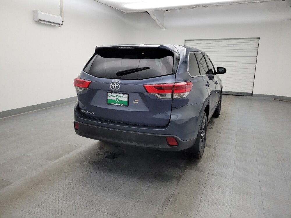 2019 Toyota Highlander in Cincinnati, OH 45255 - 18089211 7