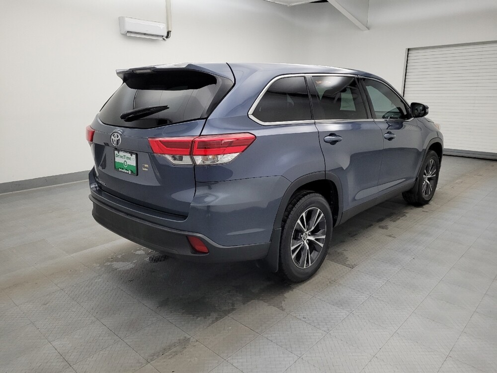 2019 Toyota Highlander in Cincinnati, OH 45255 - 18089211 9