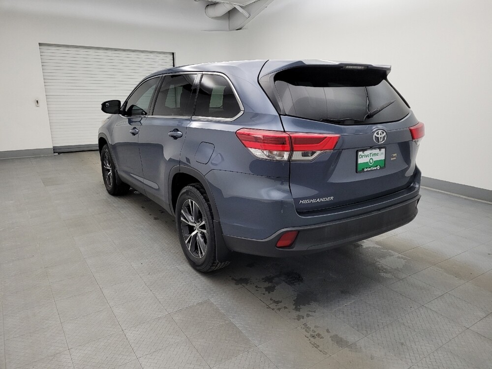2019 Toyota Highlander in Cincinnati, OH 45255 - 18089211 5