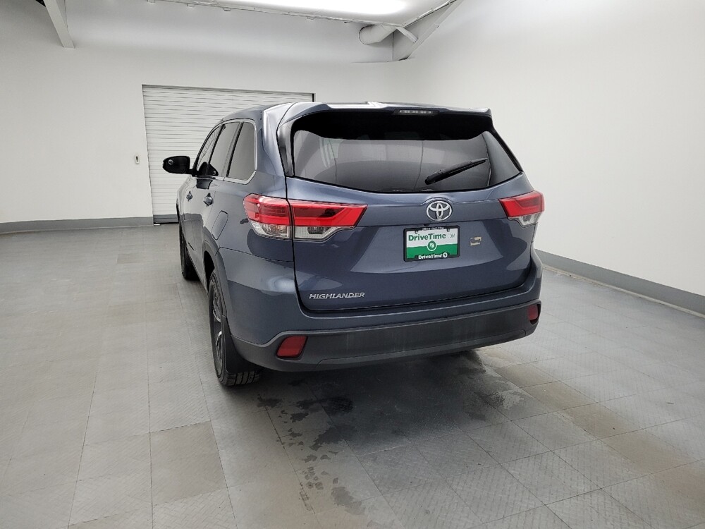 2019 Toyota Highlander in Cincinnati, OH 45255 - 18089211 6