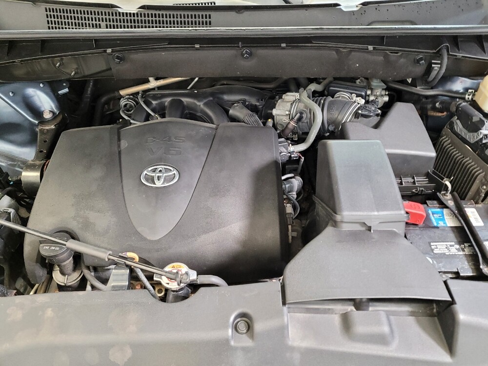 2019 Toyota Highlander in Cincinnati, OH 45255 - 18089211 30