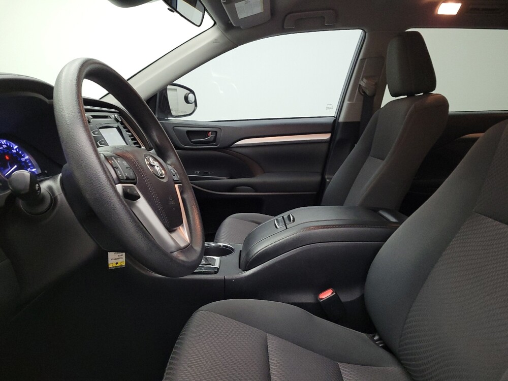 2019 Toyota Highlander in Cincinnati, OH 45255 - 18089211 17