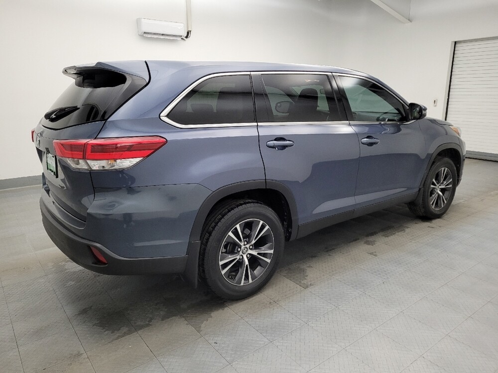 2019 Toyota Highlander in Cincinnati, OH 45255 - 18089211 10