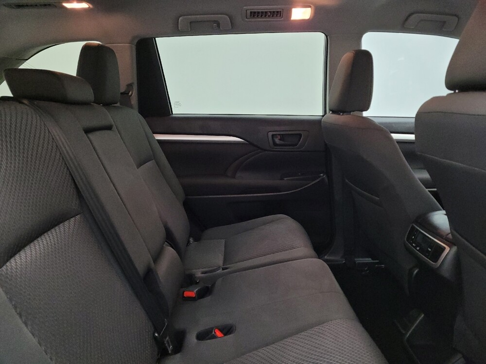 2019 Toyota Highlander in Cincinnati, OH 45255 - 18089211 19