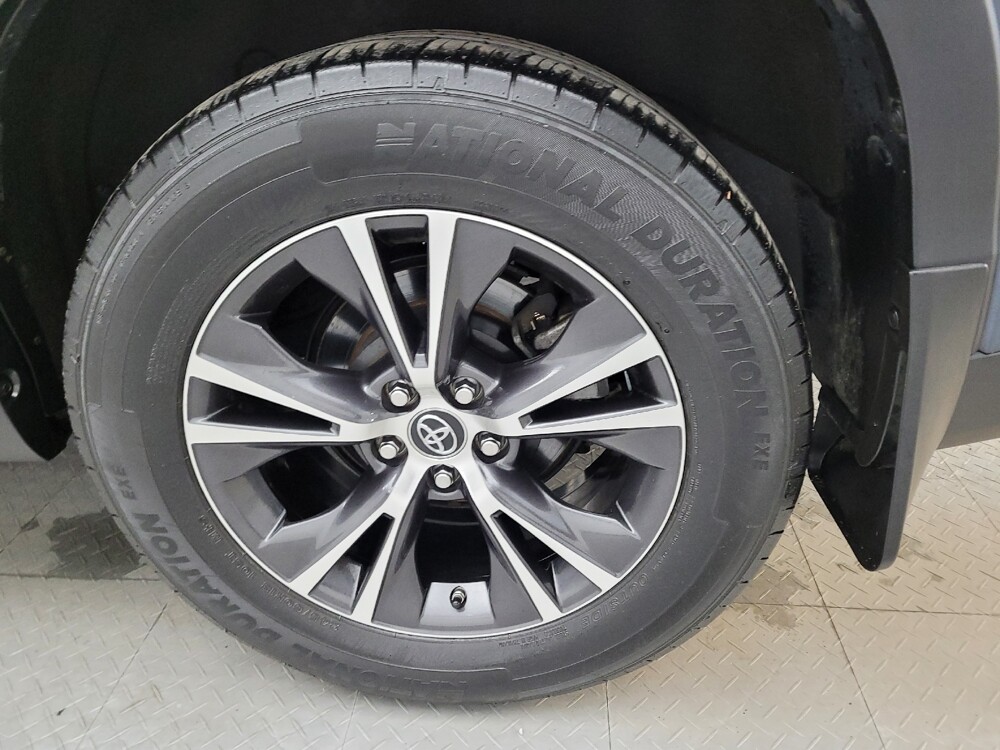 2019 Toyota Highlander in Cincinnati, OH 45255 - 18089211 31