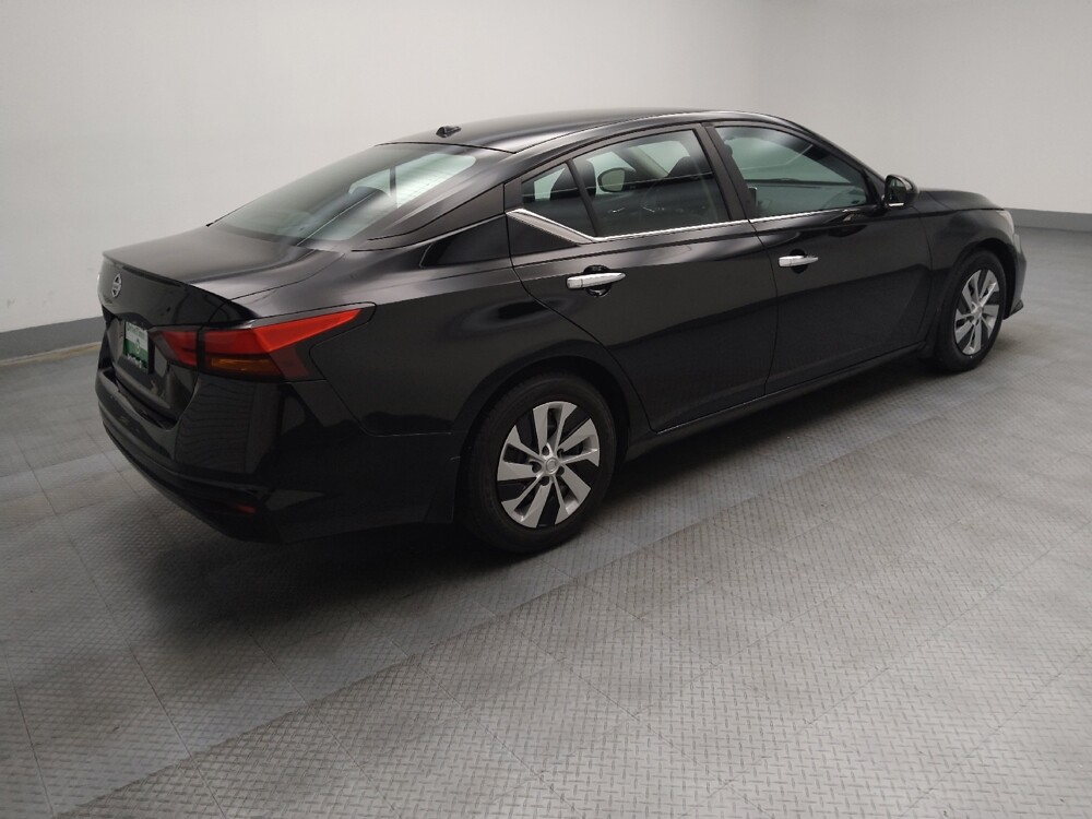 2019 Nissan Altima in Peoria, IL 61615 - 18089223 10