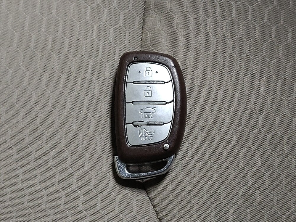 2020 Hyundai Elantra in Raleigh, NC 27604 - 18089265 32