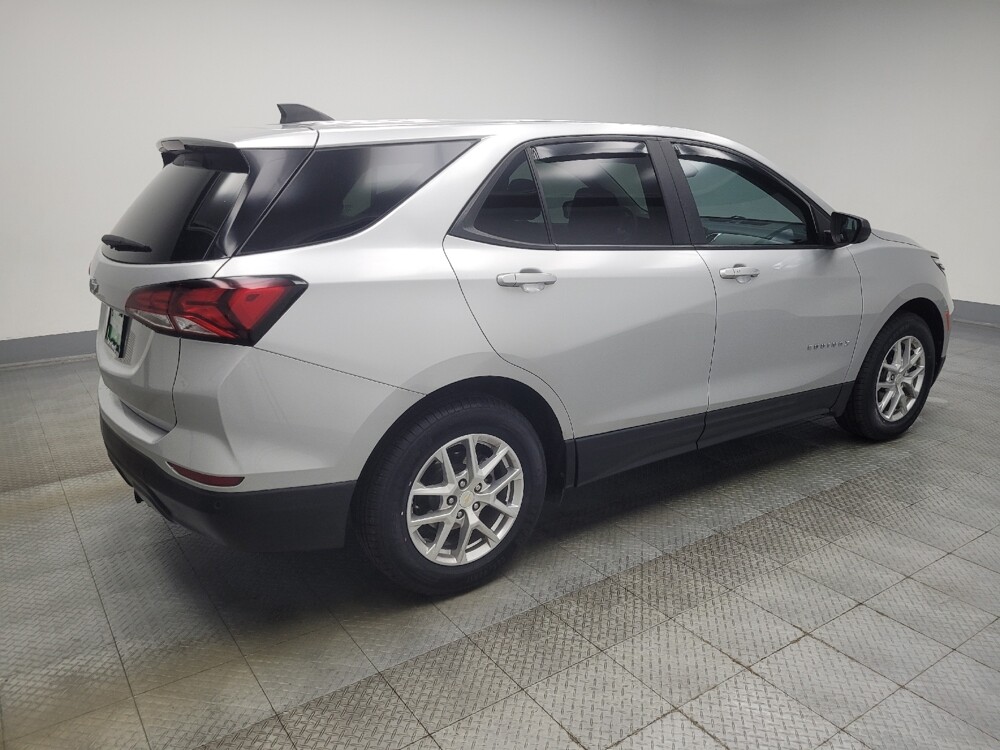 2022 Chevrolet Equinox in Indianapolis, IN 46222 - 18089286 10