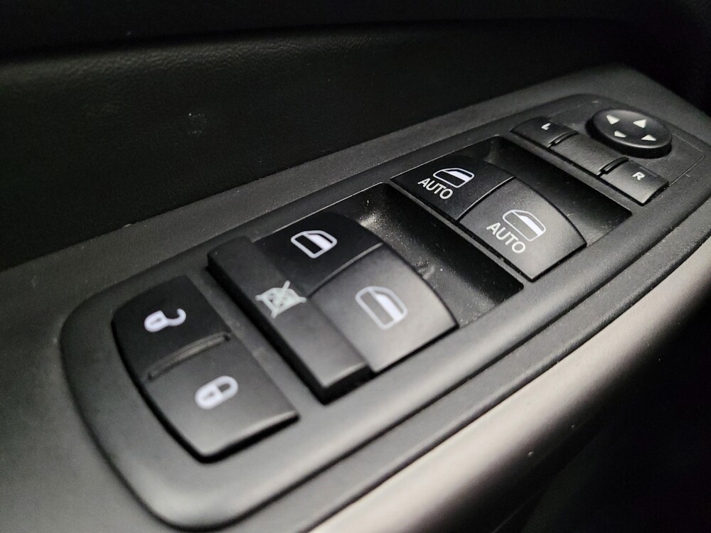 2019 Jeep Cherokee in Glendale, AZ 85301 - 18089296 27