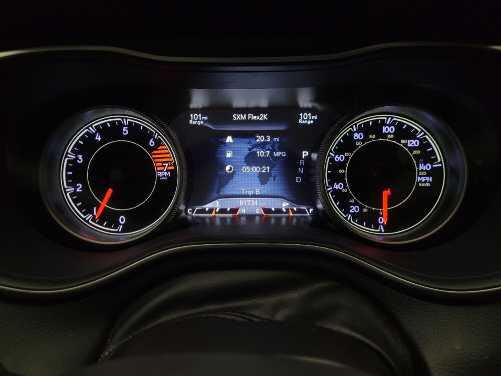 2019 Jeep Cherokee in Glendale, AZ 85301 - 18089296 23