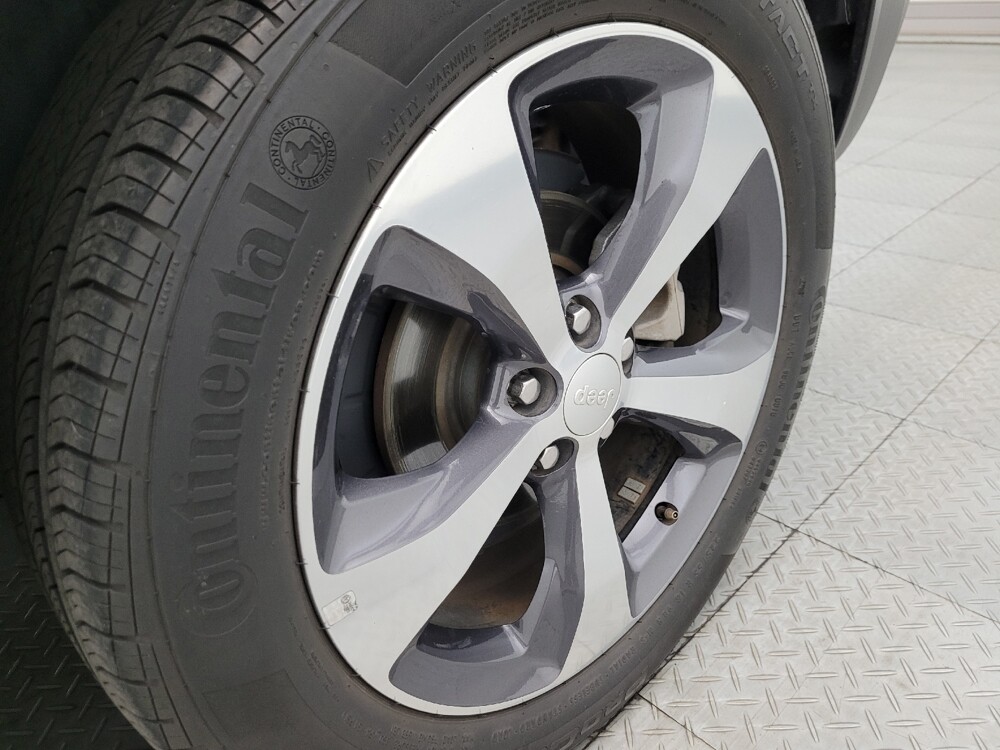 2019 Jeep Cherokee in Glendale, AZ 85301 - 18089296 31