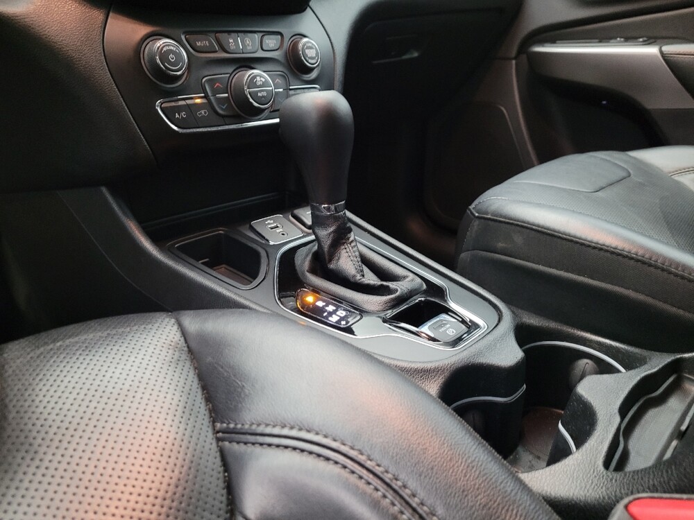 2019 Jeep Cherokee in Glendale, AZ 85301 - 18089296 26