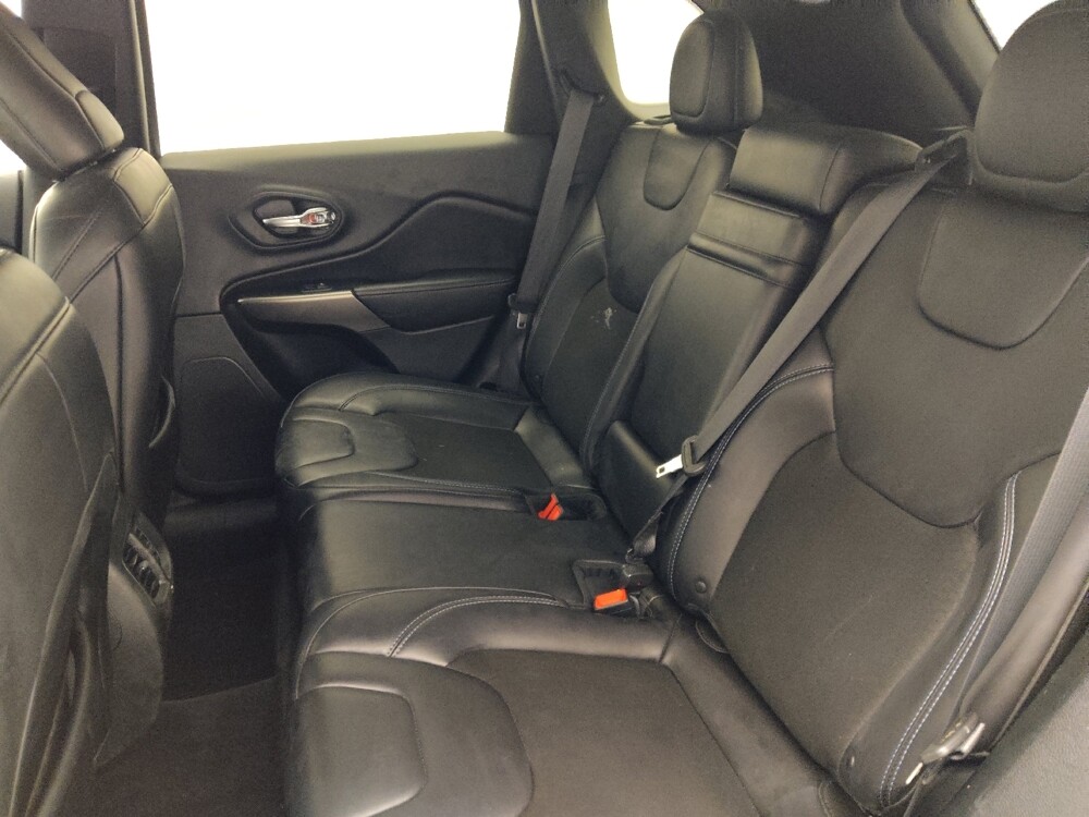 2019 Jeep Cherokee in Gainesville, FL 32609 - 18089304 18