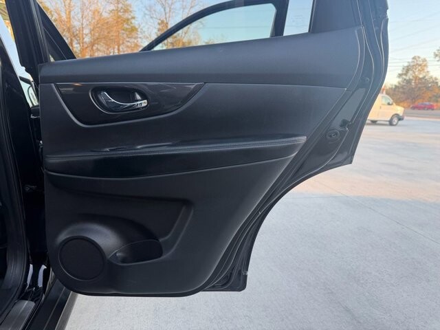 2019 Nissan Rogue in Knoxville, TN 37920 - 18089312 8