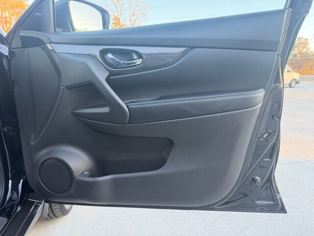 2019 Nissan Rogue in Knoxville, TN 37920 - 18089312 7