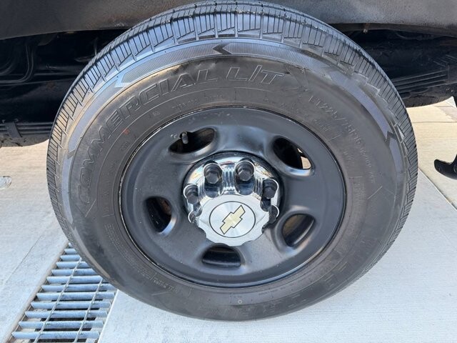 2014 Chevrolet Express 3500 in Knoxville, TN 37920 - 18089317 25