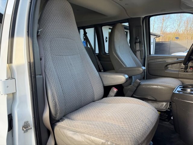 2014 Chevrolet Express 3500 in Knoxville, TN 37920 - 18089317 15