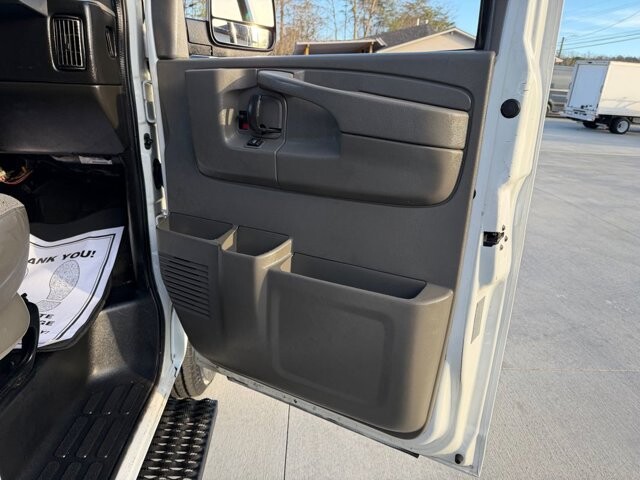 2014 Chevrolet Express 3500 in Knoxville, TN 37920 - 18089317 7
