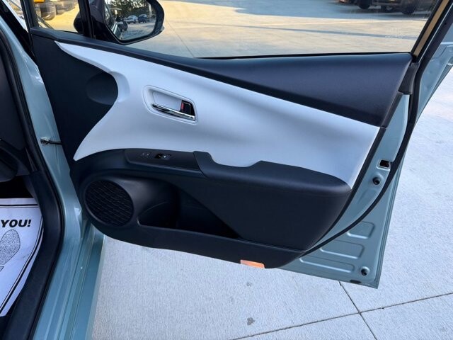 2017 Toyota Prius in Knoxville, TN 37920 - 18089330 10