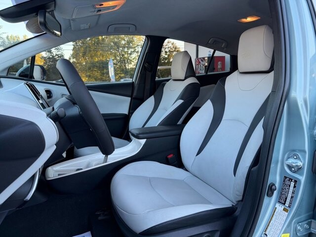 2017 Toyota Prius in Knoxville, TN 37920 - 18089330 12